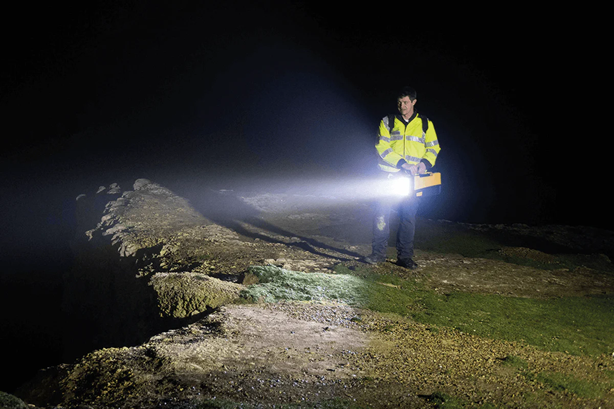Solaris Pro-X | 16000 Lumens | 36.4 Ah | 48 Hour Runtime | Rechargeable Area Light - Image 5