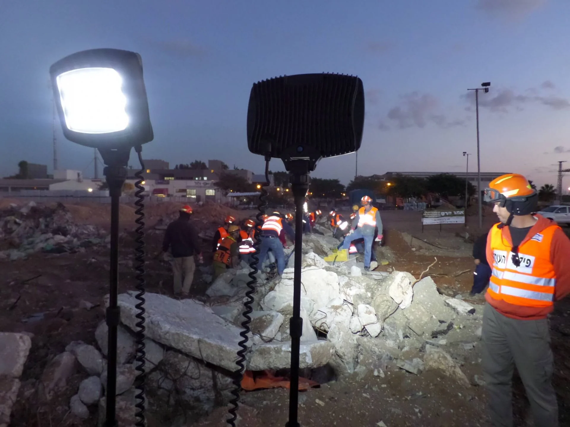 SolarisDuo 20K | 40000 Lumens | Rechargeable Floodlight System - Image 10
