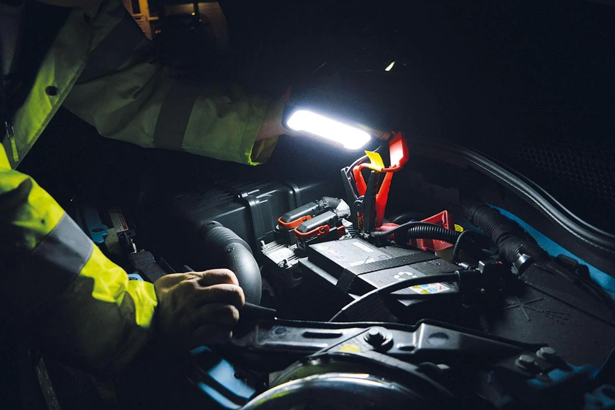 StarBooster | 500 Lumens | Rechargeable Car Jump starter - Image 5